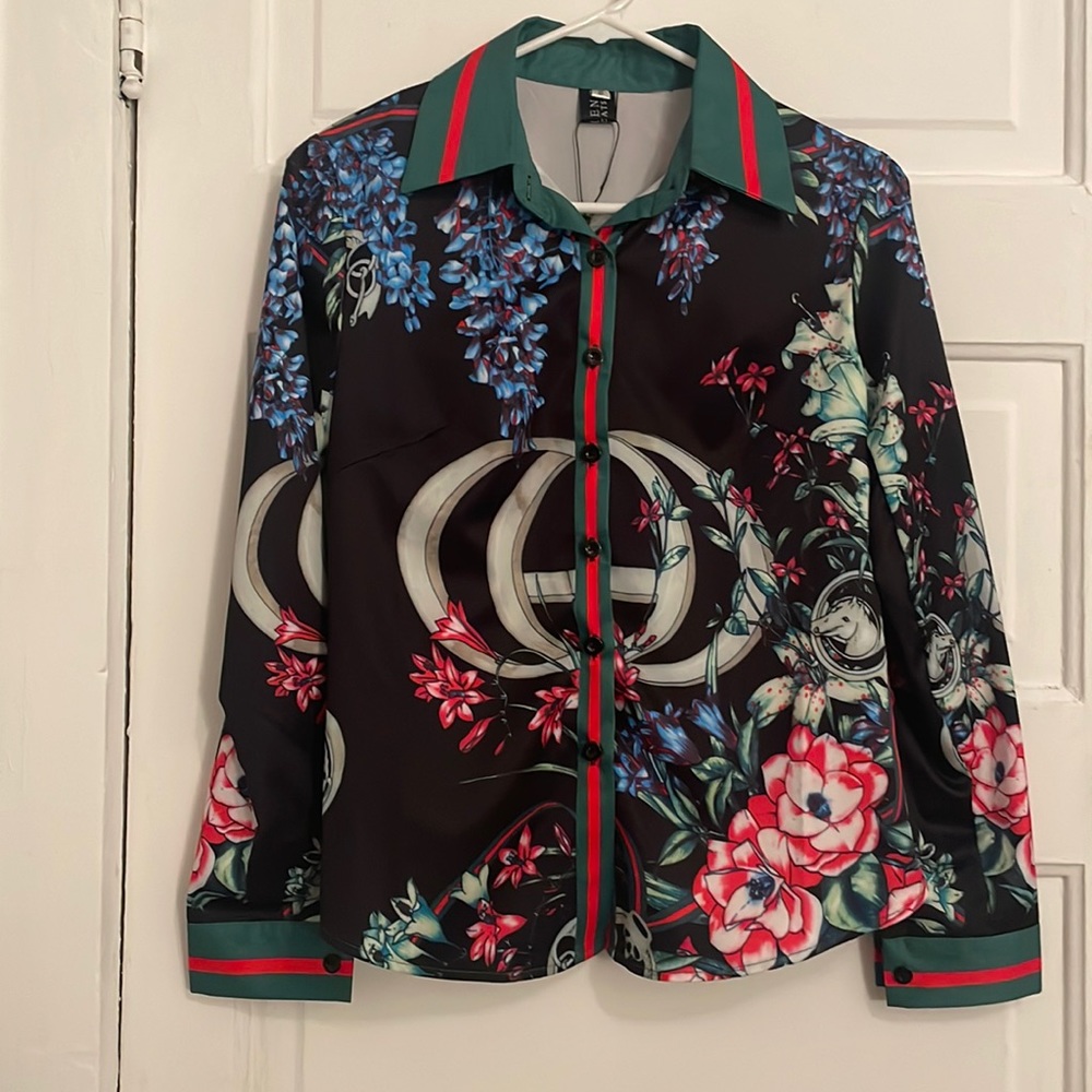 NWOT Beautifully patterned button down - Picture 2 of 6